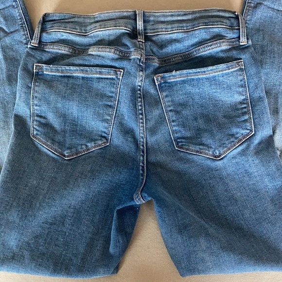 Old Navy Rockstar Super Skinny high rise button fly light wash distressed jeans - Picture 11 of 16